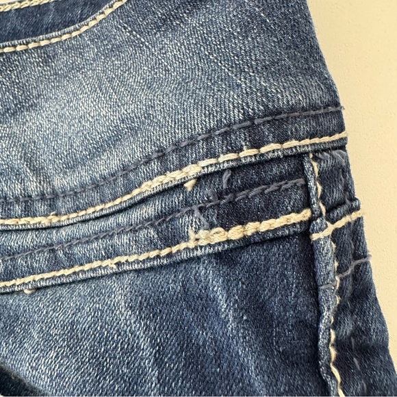 Wallflower Fade Wash Stitched Mid Rise Denim Shorts Size 5 - Picture 7 of 15